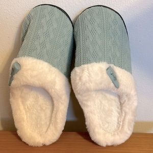 NWOT- Memory Foam Slippers